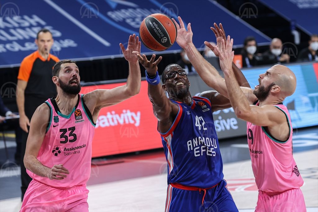 Anadolu Efes: 86 – Barcelona: 79