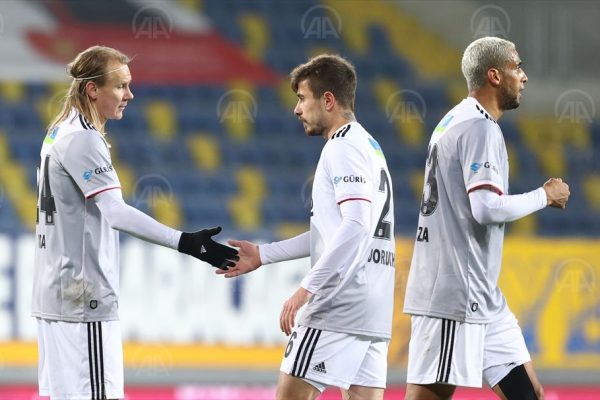 Beşiktaş’a başkentte 3 puan Vida’dan