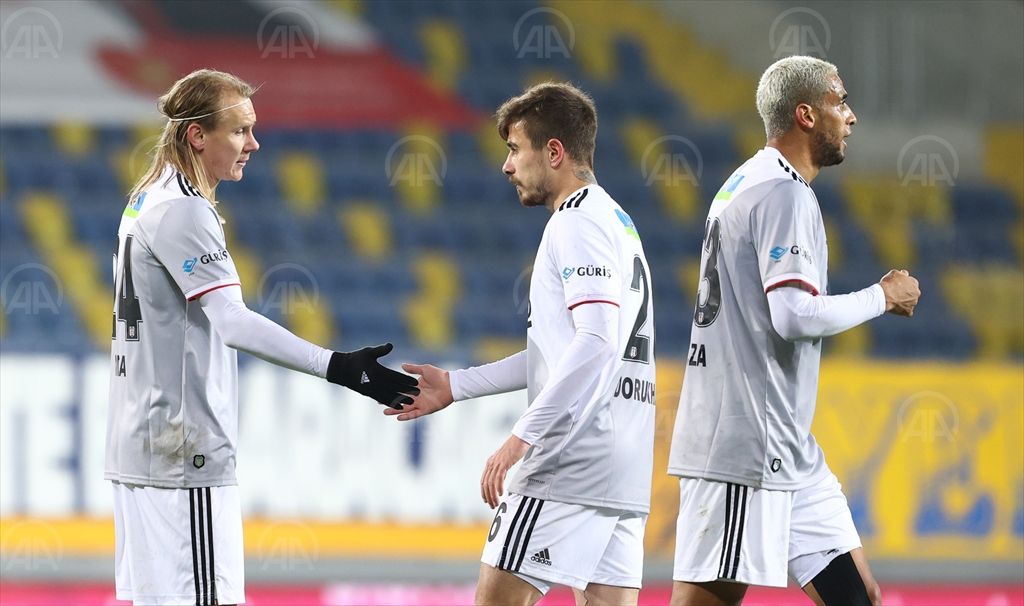 Beşiktaş’a başkentte 3 puan Vida’dan