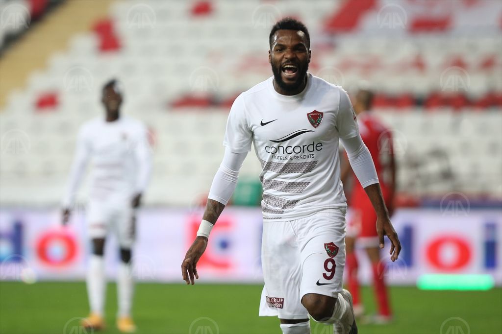 Hatayspor’un golcüsü Boupendza, performansıyla göz dolduruyor