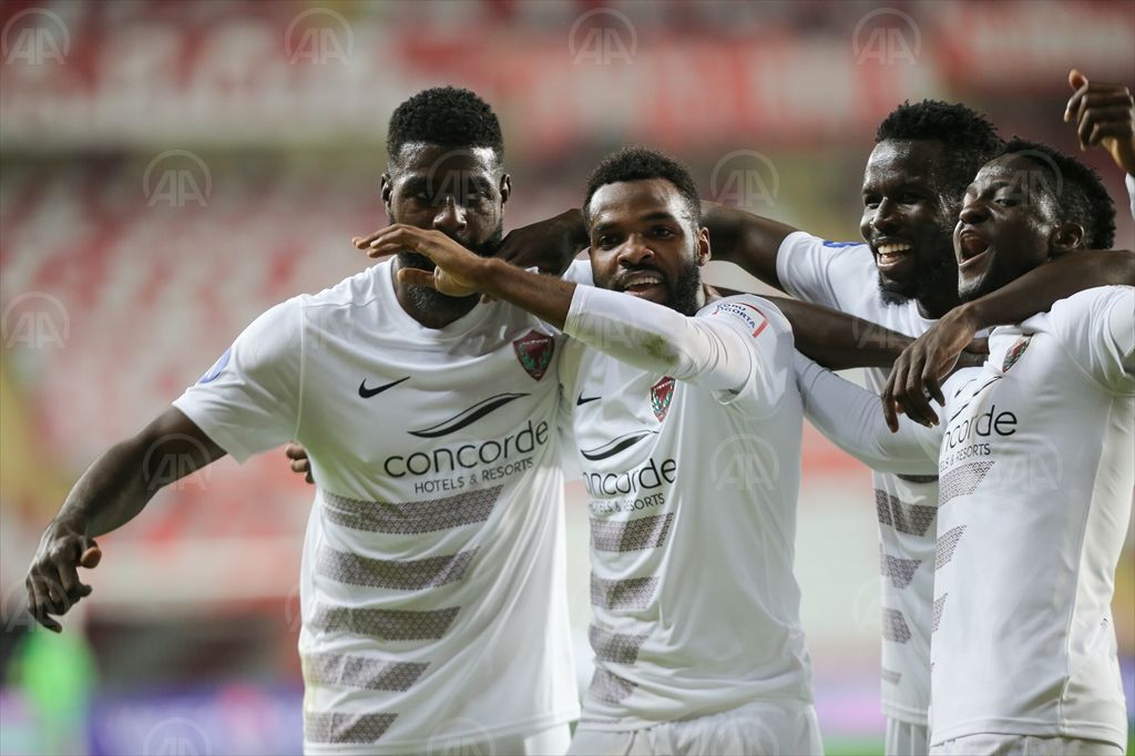 Atakaş Hatayspor’dan Antalyaspor’a 6 tepsi künefe