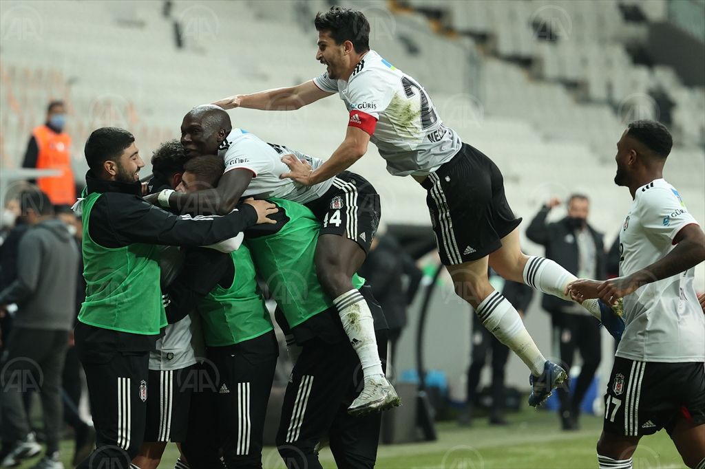 Beşiktaş farklı galibiyetle liderliğini sürdürdü