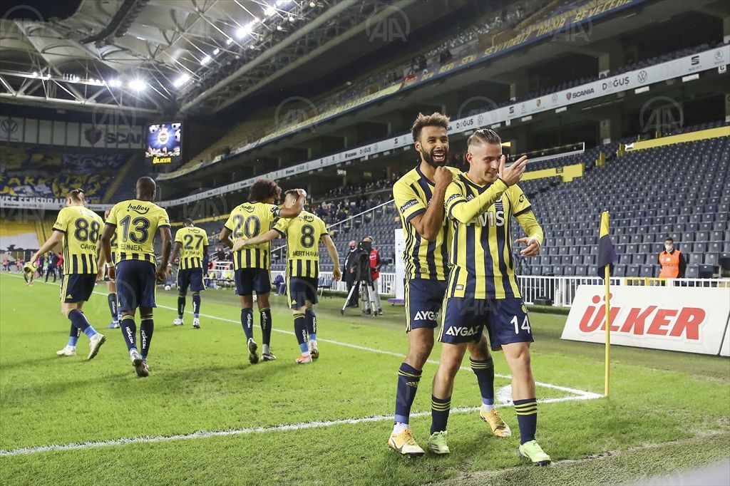 Fenerbahçe uygun adım zirveye