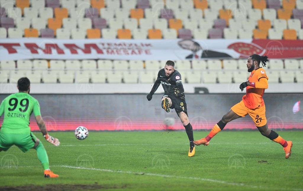 Penaltı atışlarında rakibine 7-6 üstünlük kuran Galatasaray çeyrek finale yükseldi