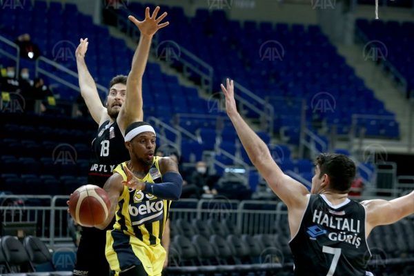 Beşiktaş, 8 yıl sonra Fenerbahçe’yi yendi : 92-83
