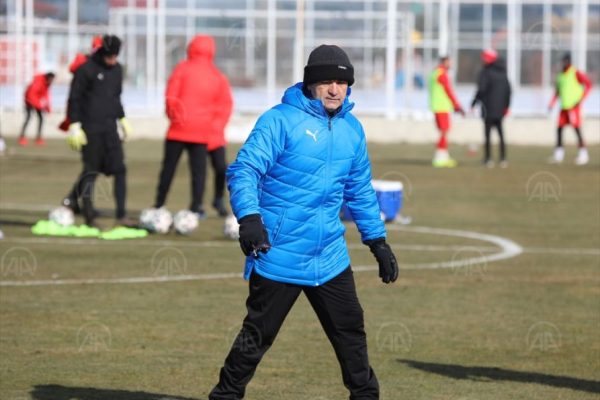 Sivasspor Teknik Direktörü Çalımbay, Fenerbahçe karşısında takımına güveniyor: