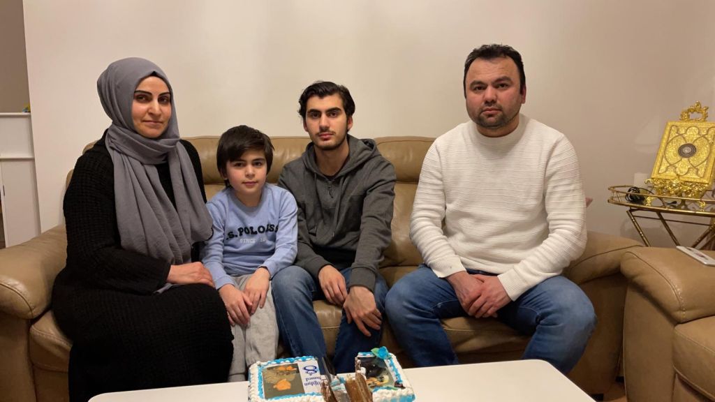 Muhammed Güner 18. yaşını ailesiyle kutladı