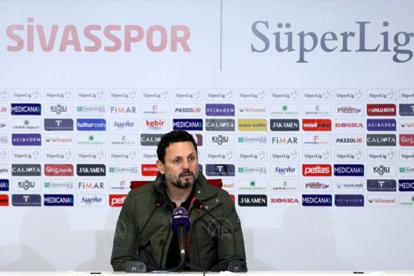 Fenerbahçe Teknik Direktörü Erol Bulut :-“Fenerbahçe camiasına yanlış yapılan olaylar var”