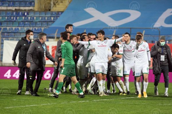 Bursaspor’un gençleri Adana Demirspor’u sahasında yendi : 2-1