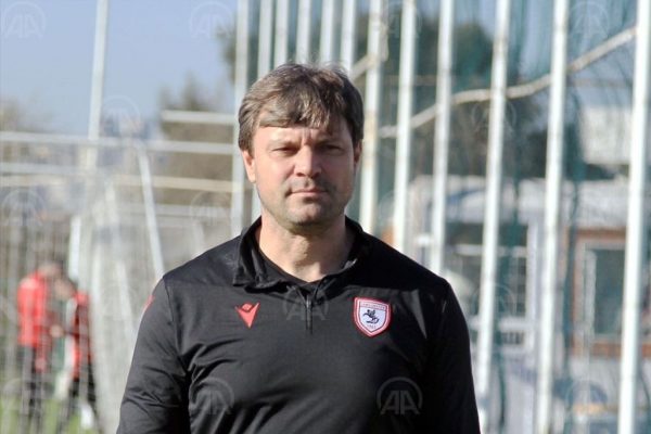 Samsunspor Teknik Direktörü Sağlam: ”Rakiplerimize puan vermeden maçları geçmemiz gerekiyor”