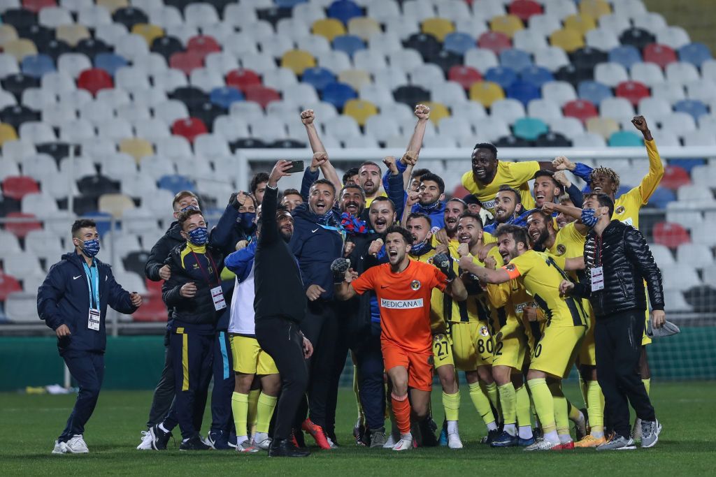 Altınordu: 2 – Menemenspor: 4