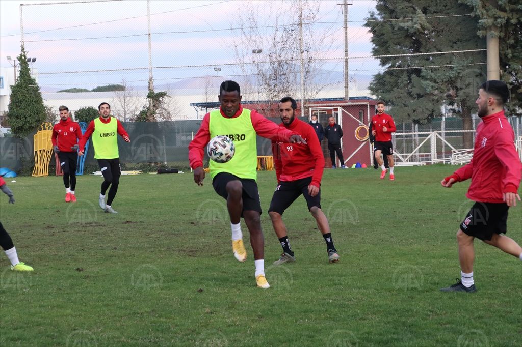 Aydeniz Et Balıkesirspor, ligde çıkışa geçmek istiyor