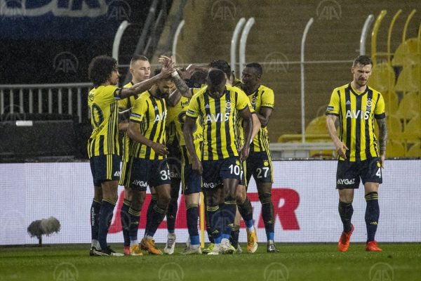 Fenerbahçe, Çaykur Rizespor engelini tek golle geçti
