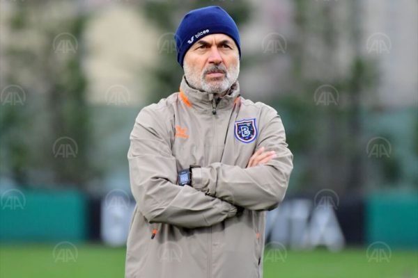 Aykut Kocaman, Medipol Başakşehir’de ilk antrenmanına çıktı