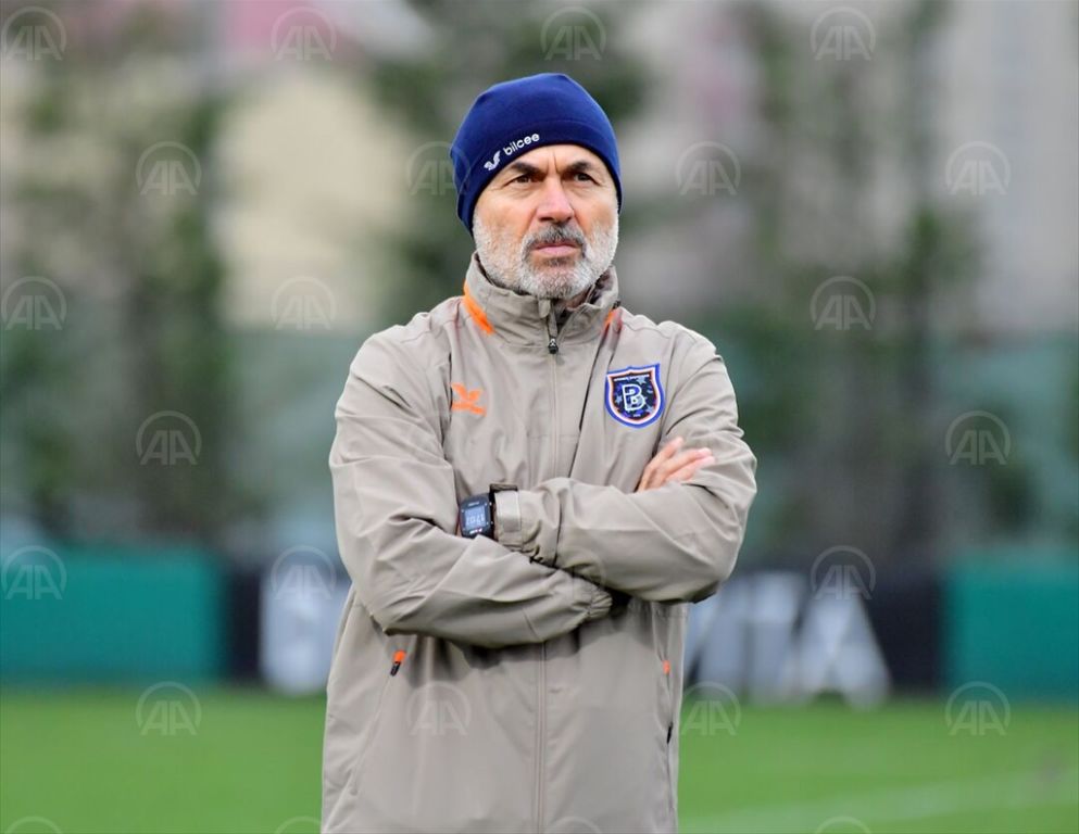 Aykut Kocaman, Medipol Başakşehir’de ilk antrenmanına çıktı