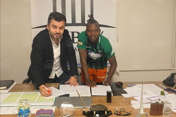 Akhisarspor, 4 futbolcuyla sözleşme imzaladı