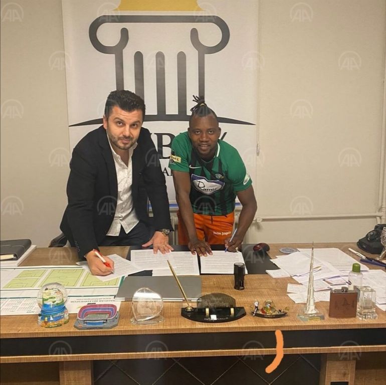 Akhisarspor, 4 futbolcuyla sözleşme imzaladı