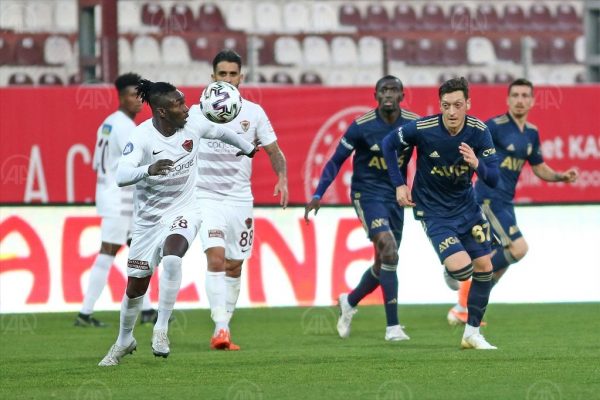 Mesut Özil, Fenerbahçe’de ilk maçına çıktı