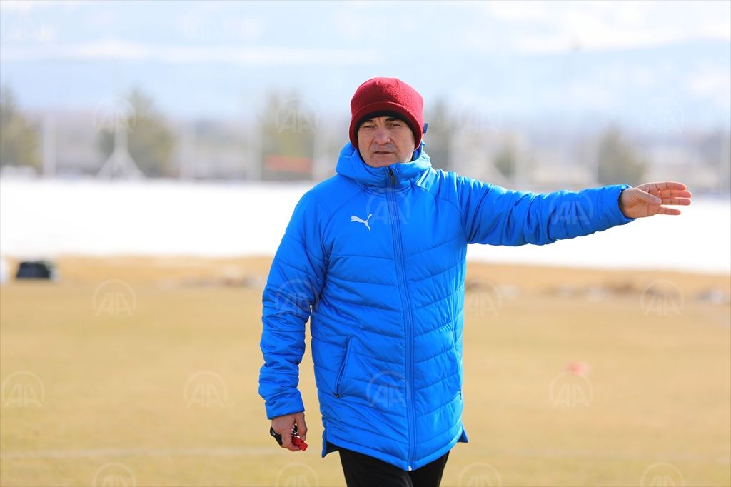 Sivasspor Teknik Direktörü Rıza Çalımbay’dan taraftara güvence: