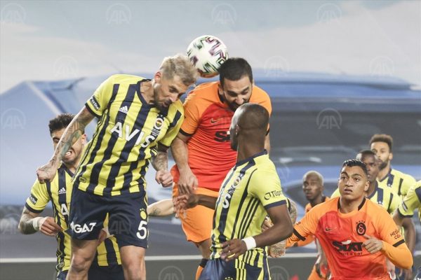 Derbiyi kazanan Galatasaray, liderliğe yükseldi