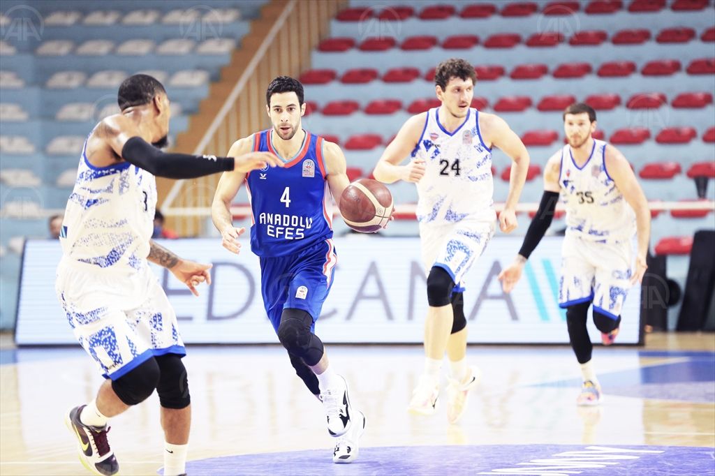 Büyükçekmece Basketbol: 83 – Anadolu Efes: 94