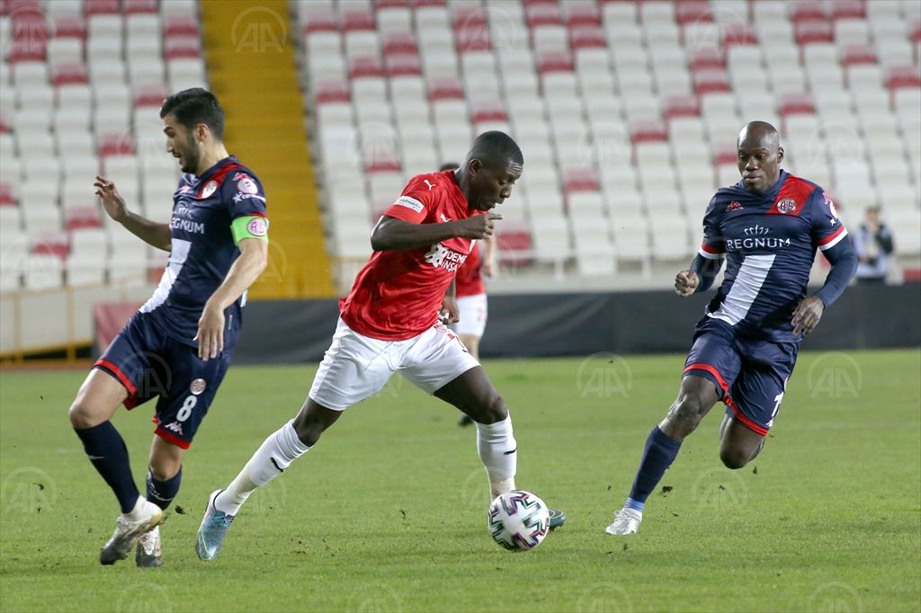 Fraport TAV Antalyaspor yarı finale yükseldi