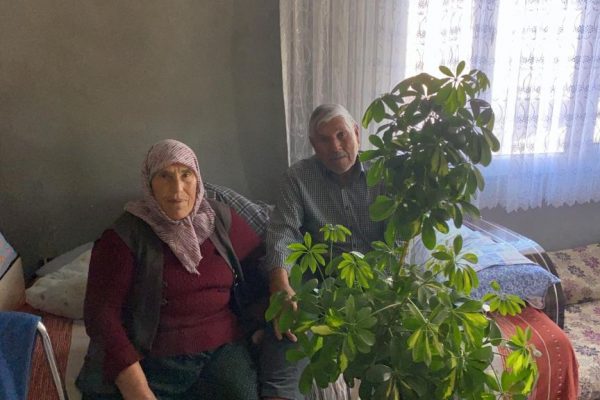 Fenerbahçeli muhtar, sevgililer gününde eşini unutmadı!