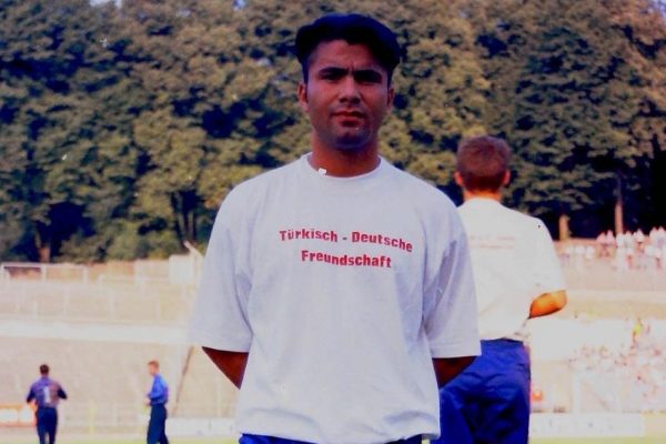 ESKİ FUTBOLCU KALBİNE YENİLDİ
