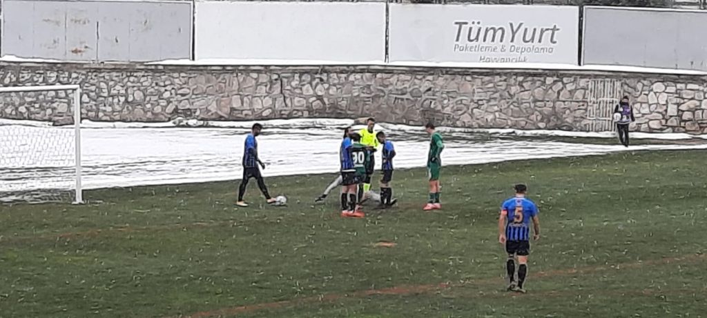 Karacabey üçlük attı