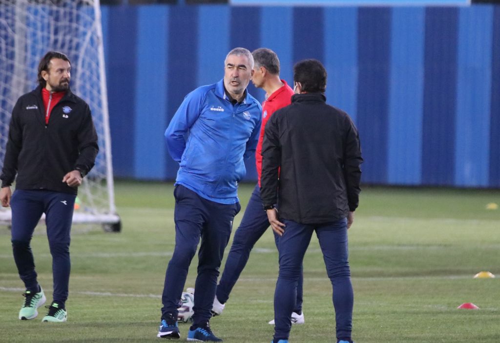 Samet Aybaba, Adana Demirspor’un başında ilk antrenmanına çıktı