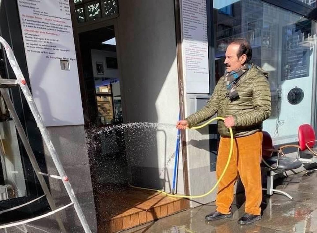 Hazırlıklara başlayan berberler açılış için gün sayıyor