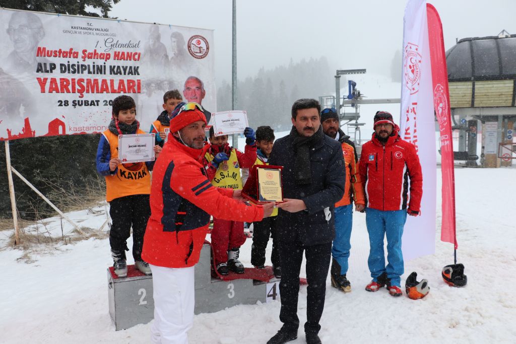 Mustafa Şahap Hancı Alp Disiplini Kayak Yarışmaları, Ilgaz Dağı’nda düzenlendi