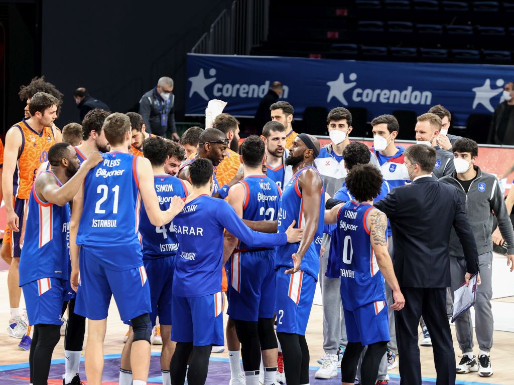 Anadolu Efes: 99 – Valencia Basket: 83