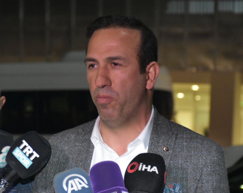 Yeni Malatyaspor Kulübü Başkanı Adil Gevrek,”Hakem sahadaydı ama aklı neredeydi bilmiyorum”
