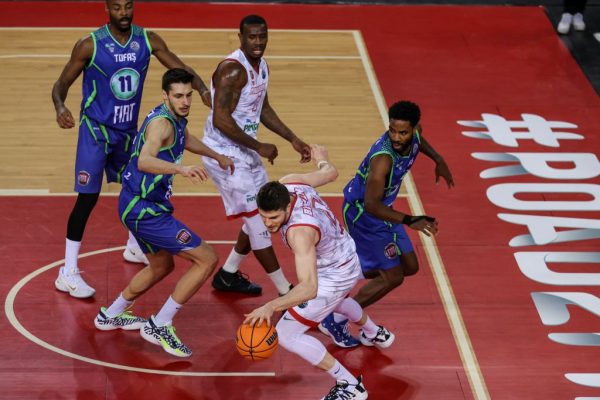 Pınar Karşıyaka: 78 – TOFAŞ: 70