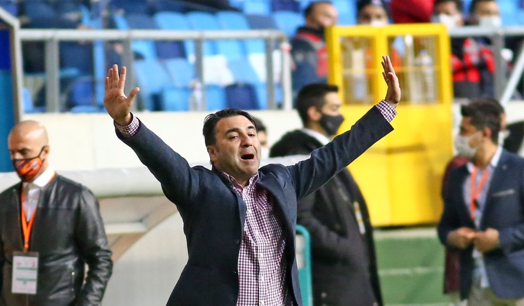 Adanaspor’da teknik direktör Emrah Bayraktar ile yollar ayrıldı