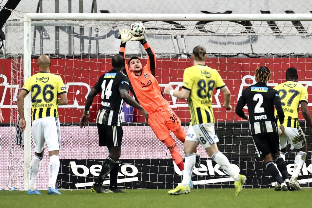 Beşiktaş, derbinin son dakikalarında galibiyetten oldu