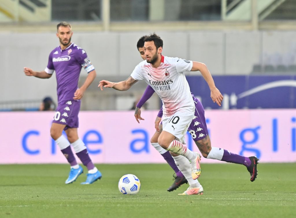 Hakan Çalhanoğlu, Milan’a Fiorentina karşısında galibiyeti getirdi