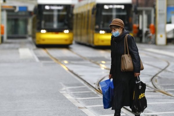 Almanya’da Kovid-19 salgınıyla mücadelede tedbirlerin süresi 18 Nisan’da kadar uzatıldı