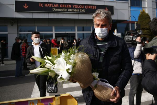 Kayserispor’un prensipte anlaştığı teknik direktör Hamza Hamzaoğlu, kente geldi