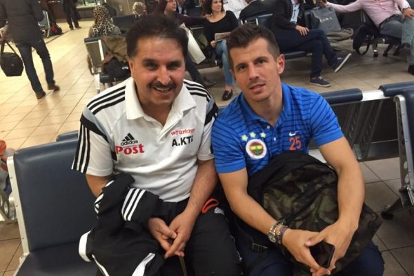 Fenerbahçe takımı, Emre’ye emanet edildi