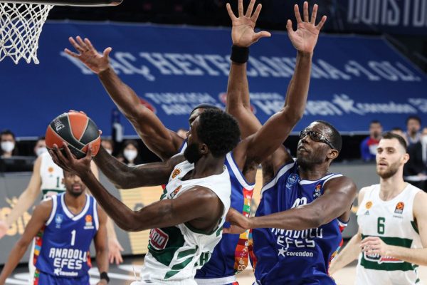 Anadolu Efes, Yunan’a 20 sayı fark attı