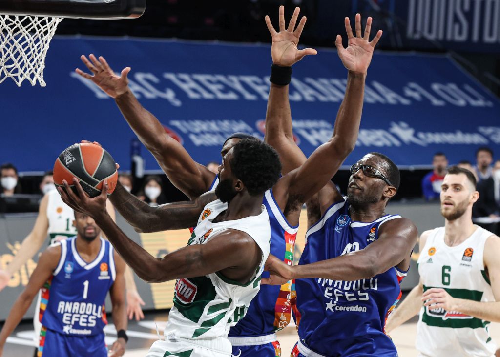 Anadolu Efes, Yunan’a 20 sayı fark attı
