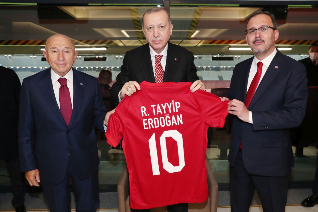 Cumhurbaşkanı Erdoğan, A Milli Futbol Takımı’nı Letonya maçında yalnız bırakmadı