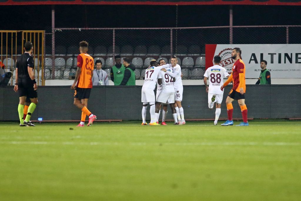 Galatasaray darmadağın!