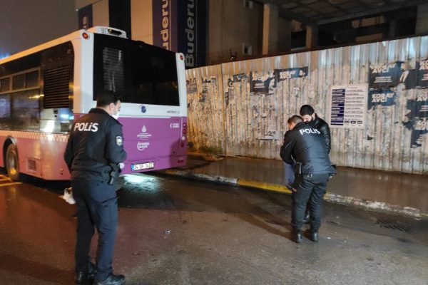 Ataşehir’de aracın çarpması sonucu otobüsün altına sürüklenen kadın hayatını kaybetti