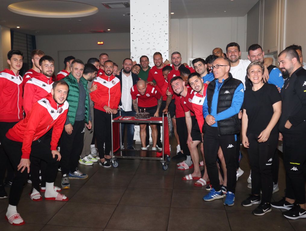 Antalyaspor’lu Fedor Kudriashov 34. yaşını kutladı