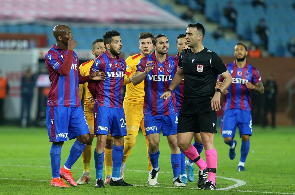 Trabzonspor direklere takıldı