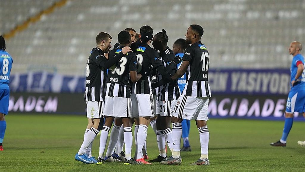 Lider Beşiktaş farkı açıyor
