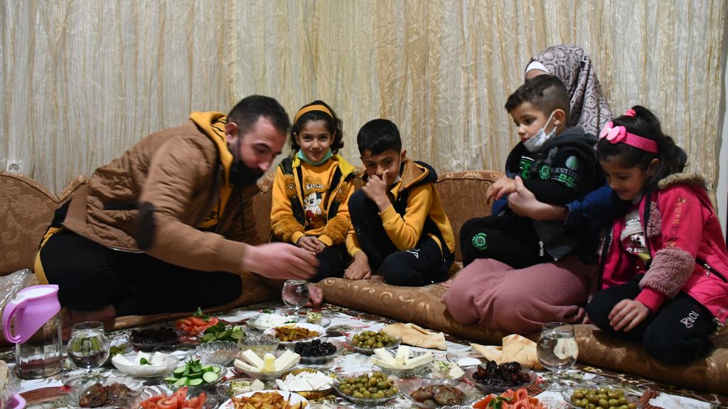 Kahramanmaraş’taki konteyner kente ilk sahur